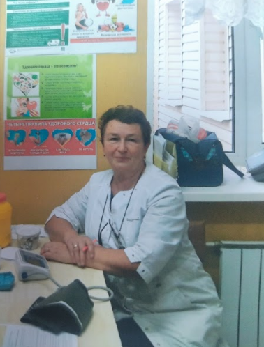Елена Стрелкова, внучка Августы Ивановны, работает фельдшером скорой помощи уже 42 года
